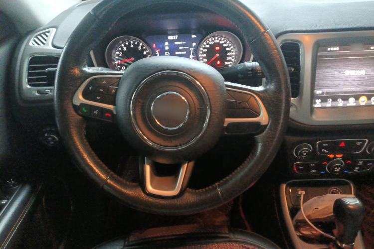 Used Jeep Compass 2017 200T Automatic Family Edition Steering Wheel