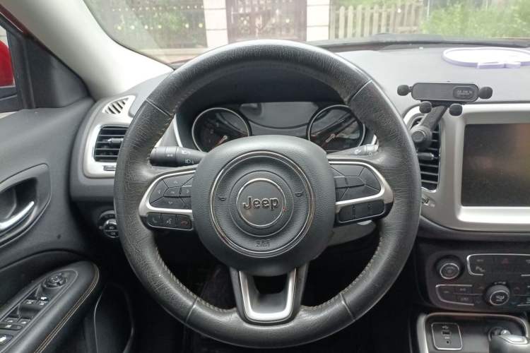Used Jeep Compass 2017 200T Automatic Family Edition Steering Wheel