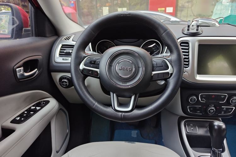 Used Jeep Compass 2017 200T Automatic Family Edition Steering Wheel