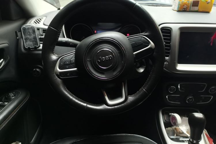 Used Jeep Compass 2017 200T Automatic Family Edition Steering Wheel