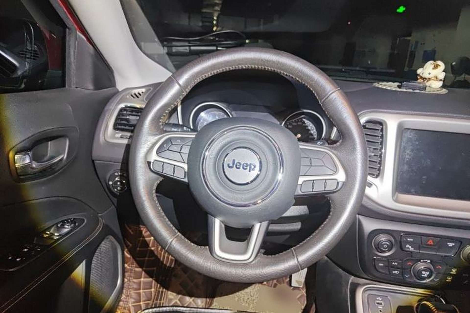 Used Jeep Compass 2017 200T Automatic Family Edition Steering Wheel