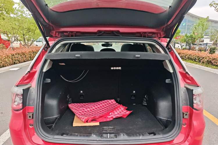 Used Jeep Compass 2017 200T Automatic Family Edition Trunk