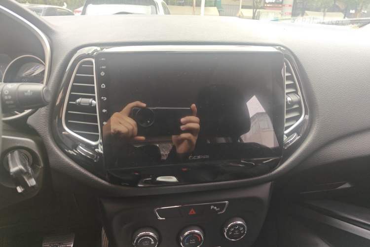 Used Jeep Compass 2017 200T Automatic Enjoyment Version Audio And AC Panel