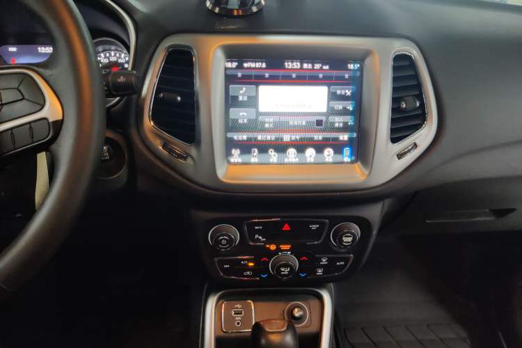 Used Jeep Compass 2017 200T Automatic Family Edition Audio And AC Panel