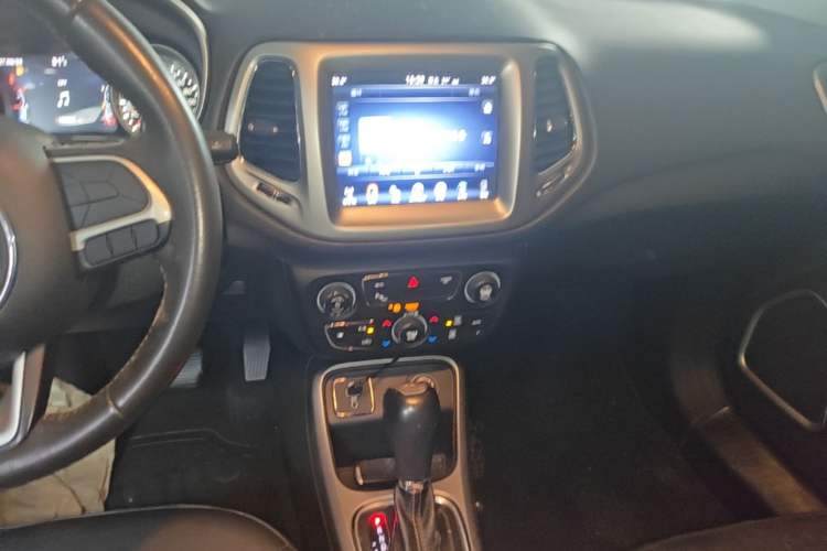 Used Jeep Compass 2017 200T Automatic Family Edition Audio And AC Panel