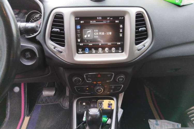 Used Jeep Compass 2017 200T Automatic Family Edition Audio And AC Panel