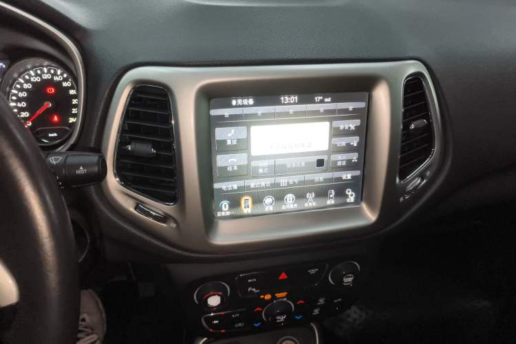 Used Jeep Compass 2017 200T Automatic Family Edition Audio And AC Panel