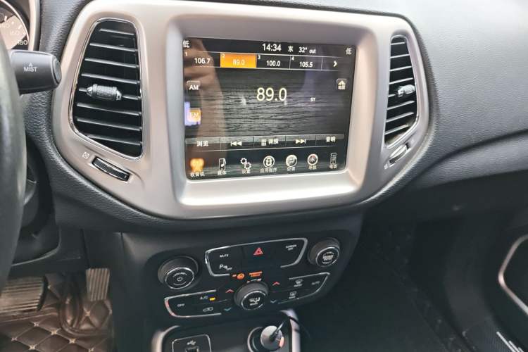 Used Jeep Compass 2017 200T Automatic Family Edition Audio And AC Panel