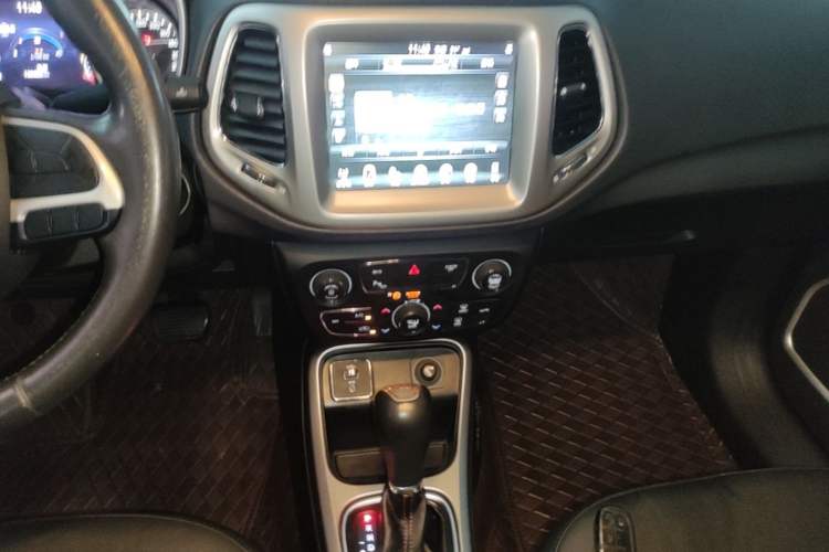 Used Jeep Compass 2017 200T Automatic Family Edition Audio And AC Panel