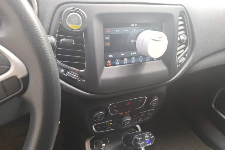 Used Jeep Compass 2017 200T Automatic Enjoyment Version Audio And AC Panel