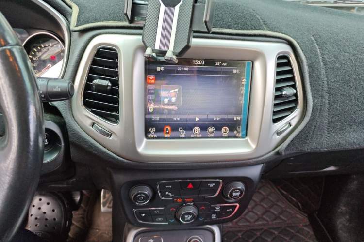 Used Jeep Compass 2017 200T Automatic Family Edition Audio And AC Panel
