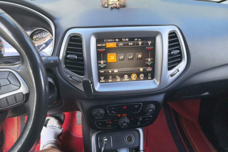 Used Jeep Compass 2017 200T Automatic Family Edition Audio And AC Panel
