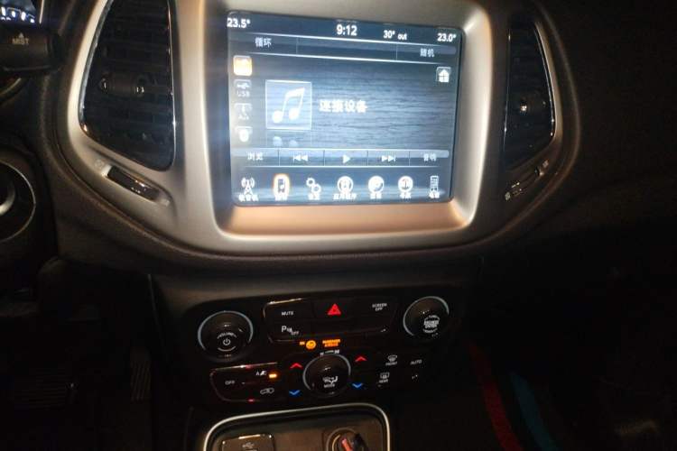 Used Jeep Compass 2017 200T Automatic Family Edition Audio And AC Panel
