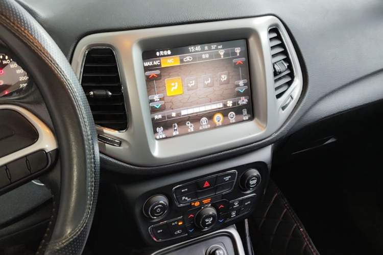 Used Jeep Compass 2017 200T Automatic Family Edition Audio And AC Panel