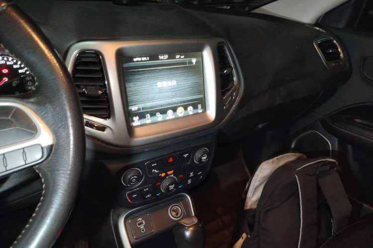 Used Jeep Compass 2017 200T Automatic Family Edition Audio And AC Panel