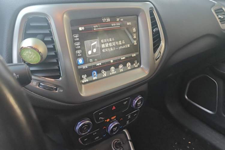 Used Jeep Compass 2017 200T Automatic Family Edition Audio And AC Panel