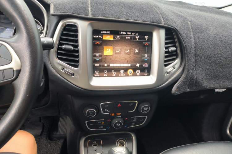 Used Jeep Compass 2017 200T Automatic Family Edition Audio And AC Panel
