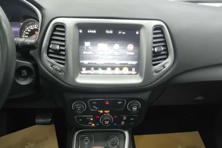 Used Jeep Compass 2017 200T Automatic Family Edition Audio And AC Panel