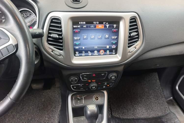 Used Jeep Compass 2017 200T Automatic Family Edition Audio And AC Panel