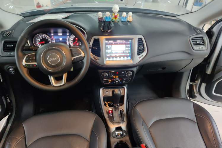 Used Jeep Compass 2017 200T Automatic Family Edition Center Console