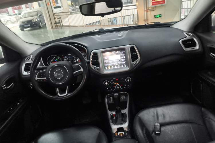 Used Jeep Compass 2017 200T Automatic Family Edition Center Console