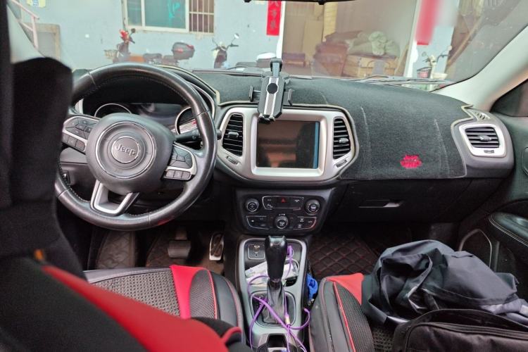 Used Jeep Compass 2017 200T Automatic Family Edition Center Console
