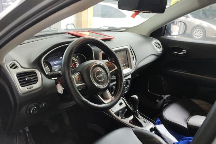 Used Jeep Compass 2017 200T Automatic Family Edition Center Console
