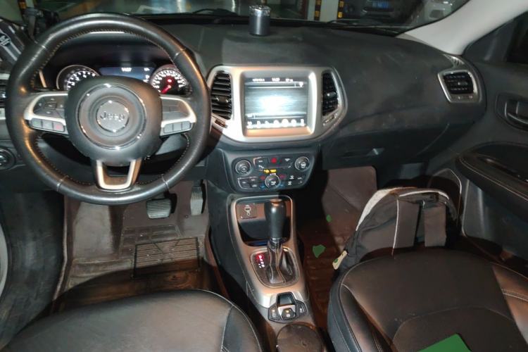 Used Jeep Compass 2017 200T Automatic Family Edition Center Console