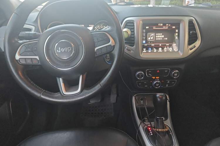 Used Jeep Compass 2017 200T Automatic Family Edition Center Console