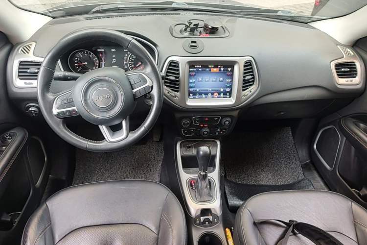 Used Jeep Compass 2017 200T Automatic Family Edition Center Console