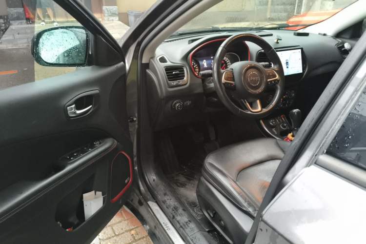 Used Jeep Compass 2017 200TS Automatic High-Performance All-Wheel Drive Edition Driver Seat