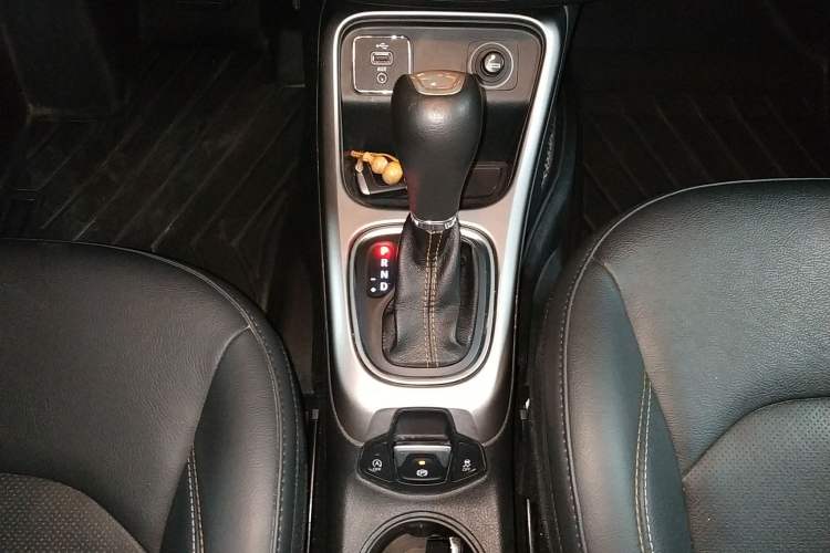 Used Jeep Compass 2017 200T Automatic Family Edition Gear Lever