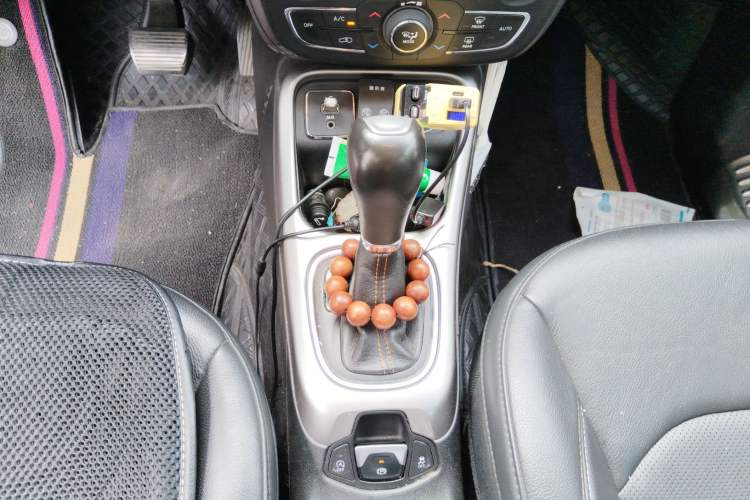 Used Jeep Compass 2017 200T Automatic Family Edition Gear Lever