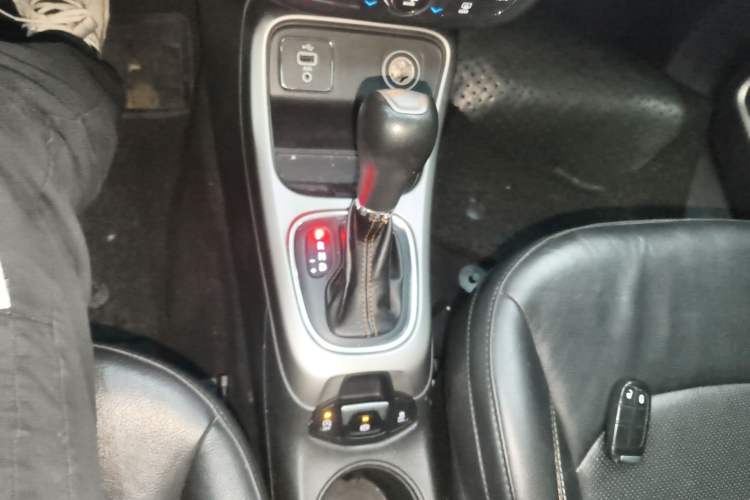 Used Jeep Compass 2017 200T Automatic Family Edition Gear Lever