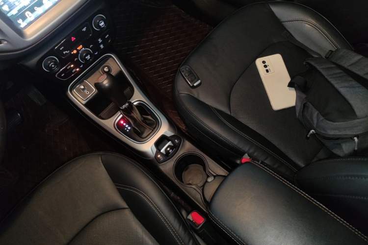 Used Jeep Compass 2017 200T Automatic Family Edition Gear Lever