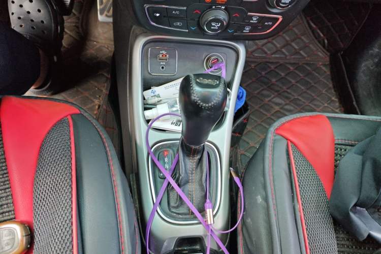 Used Jeep Compass 2017 200T Automatic Family Edition Gear Lever