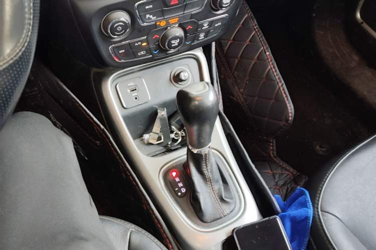 Used Jeep Compass 2017 200T Automatic Family Edition Gear Lever