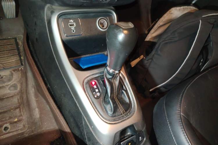 Used Jeep Compass 2017 200T Automatic Family Edition Gear Lever
