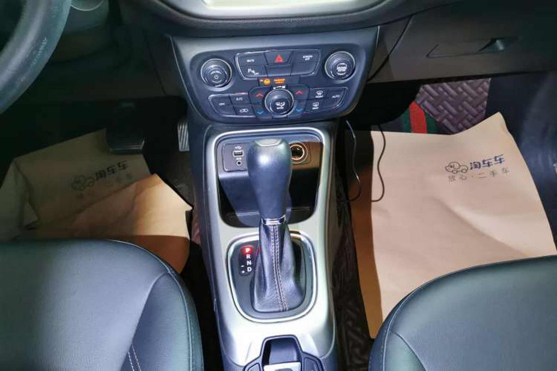 Used Jeep Compass 2017 200T Automatic Family Edition Gear Lever