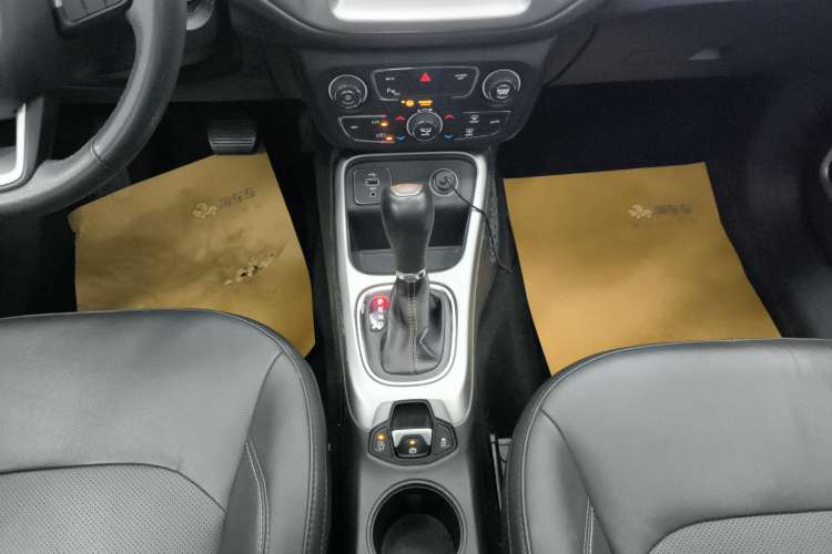 Used Jeep Compass 2017 200T Automatic Family Edition Gear Lever