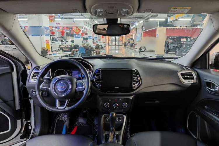Used Jeep Compass 2017 200T Automatic Comfort Edition Interior 1