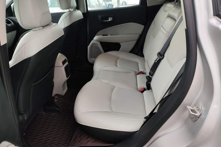 Used Jeep Compass 2017 200T Automatic Comfort Edition Interior 1