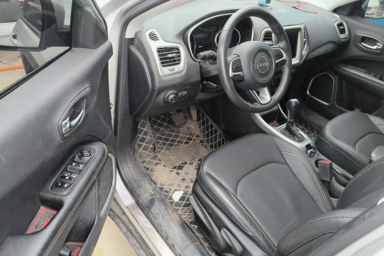 Used Jeep Compass 2017 200T Automatic Family Edition Interior 2