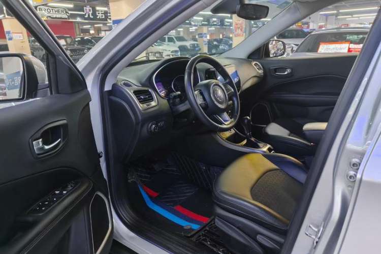 Used Jeep Compass 2017 200T Automatic Comfort Edition Interior 2