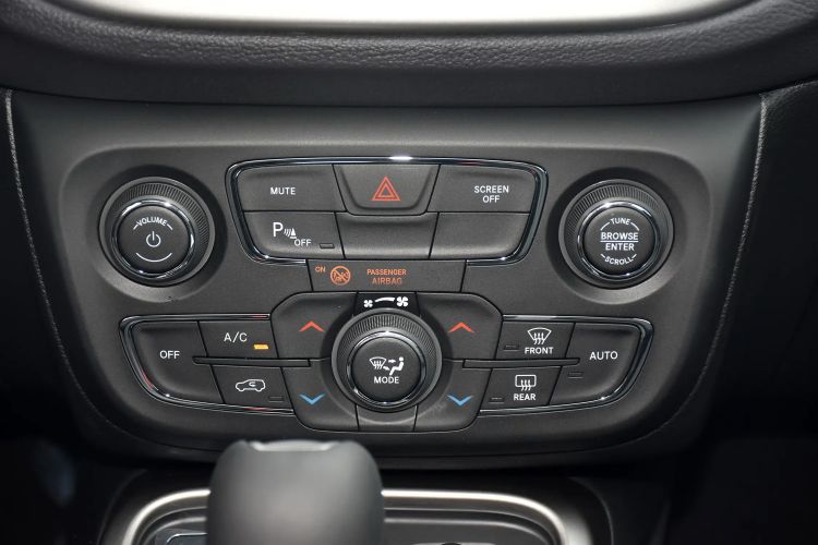 Used Jeep Compass 2017 200T Automatic Family Edition Interior 3
