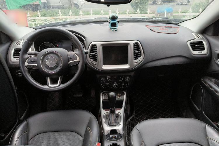 Used Jeep Compass 2017 200T Automatic Family Edition Interior 3