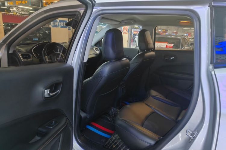 Used Jeep Compass 2017 200T Automatic Comfort Edition Interior 3