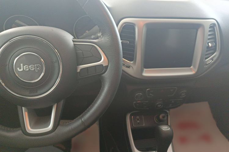 Used Jeep Compass 2017 200T Automatic Family Edition Interior 3