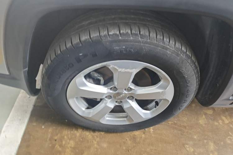 Used Jeep Compass 2017 200T Automatic Family Edition Left Front Wheel Hub