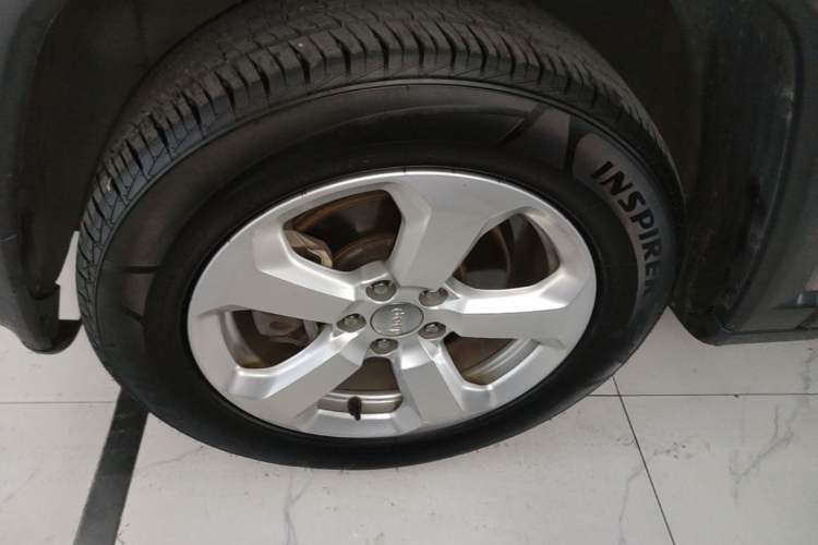Used Jeep Compass 2017 200T Automatic Family Edition Left Front Wheel Hub
